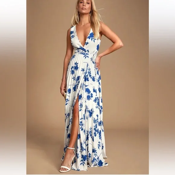Lulus Blue and White Lindsie Floral Print Pleated Wrap CharmingMaxi Dress NWOT S - Picture 2 of 16